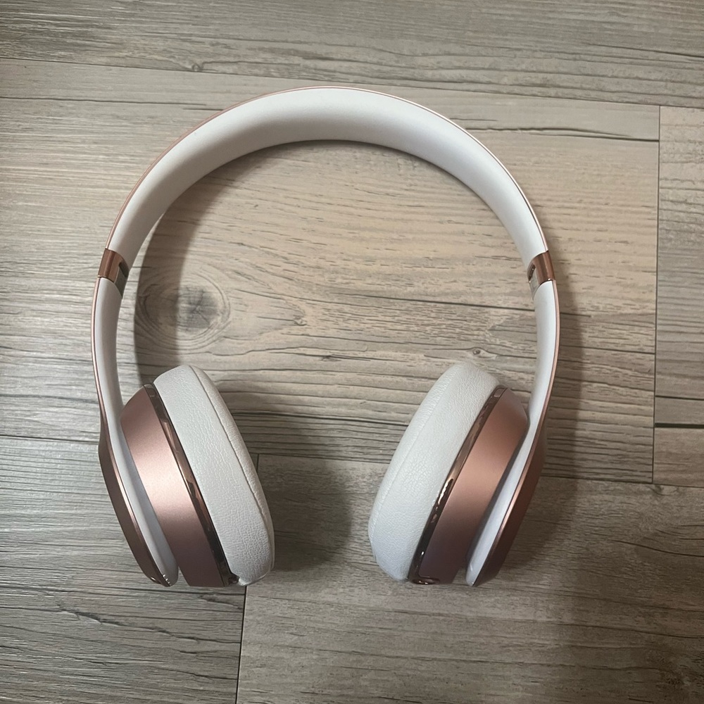 Rose Gold Limited Edition Beats solo 3